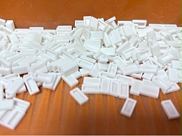 小陶瓷片人工摆盘效率太低？唯思特整列机助力企业高效生产