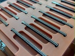 【视频】连接器排针高精度插针：整列机排列长针 + 治具倒板操作一体化方案