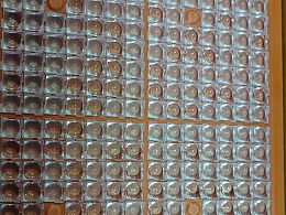 东莞唯思特整列机60秒极速完成透镜摆盘，微小零件排列难题迎刃而解！