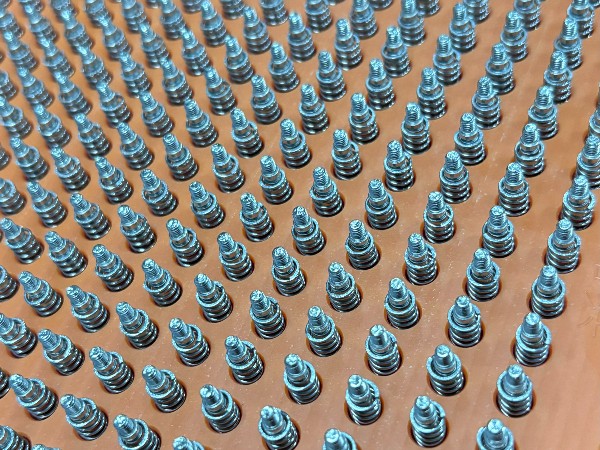 从散料到矩阵：带垫圈/弹簧组合螺丝全自动组装排列技术全解析