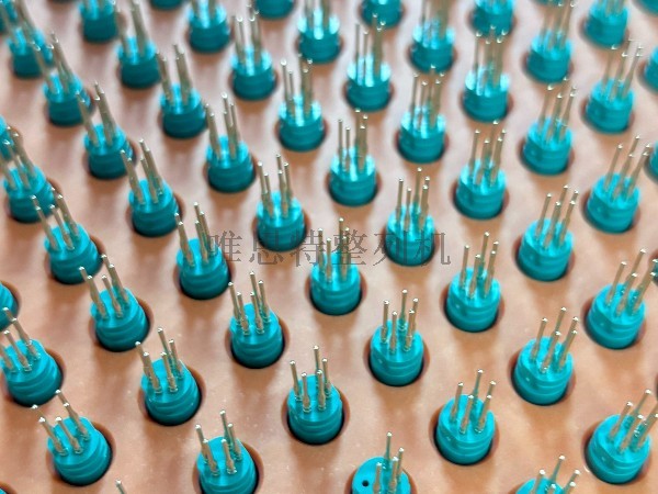 连接器插针效率革命：唯思特整列机 VS 人工，3 倍产能 + 99.9% 精度如何实现？