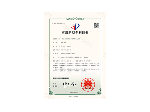 一种自动弹开夹紧带顶升的开夹机构