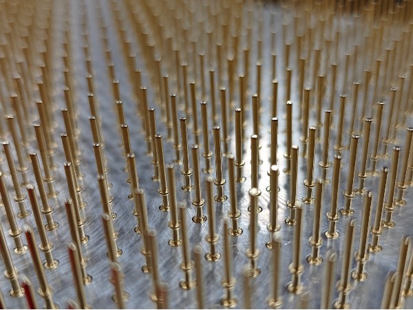 PIN针\探针摆盘太耗时？唯思特整列机解决生产摆盘难题！
